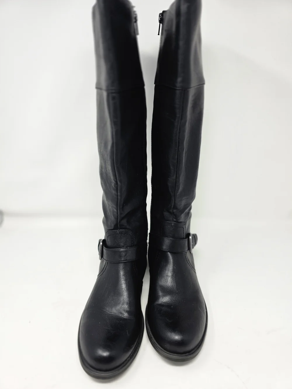 BareTraps cessa women